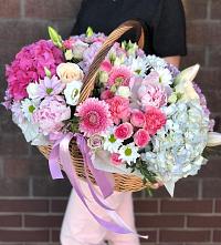 Композиция солнечный день в Фурманове Цветочная композиция из Розы, Хризантемы, Пионы и Лизиантусы в корзине в Фурманове
